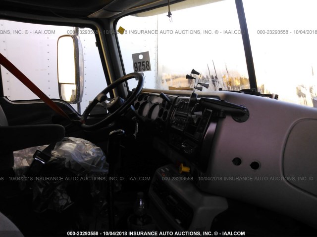 1M1AK06Y46N010280 - 2006 MACK CXN613 CXN600 WHITE photo 5