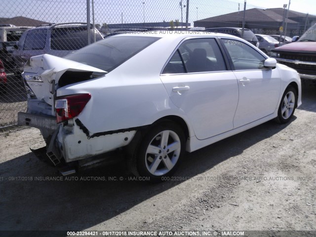 4T1BF1FK2CU597649 - 2012 TOYOTA CAMRY SE/LE/XLE 白色 照片 4