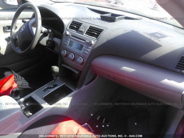 4T4BE46KX9R067352 - 2009 TOYOTA CAMRY SE/LE/XLE 红色 照片 5