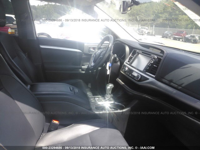 5TDKKRFH0GS125592 - 2016 TOYOTA HIGHLANDER XLE ნაცრისფერი ფოტო 5