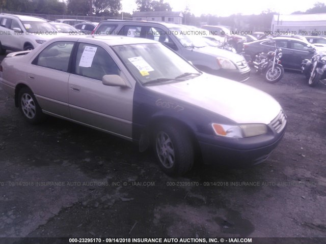 4T1BF28K8XU931305 - 1999 TOYOTA CAMRY LE/XLE GOLD photo 1