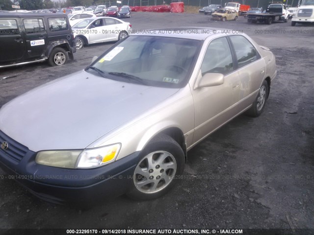 4T1BF28K8XU931305 - 1999 TOYOTA CAMRY LE/XLE GOLD photo 2