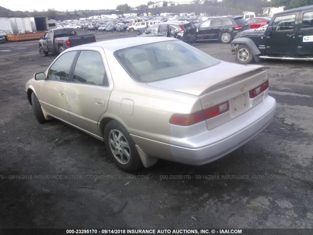 4T1BF28K8XU931305 - 1999 TOYOTA CAMRY LE/XLE GOLD photo 3