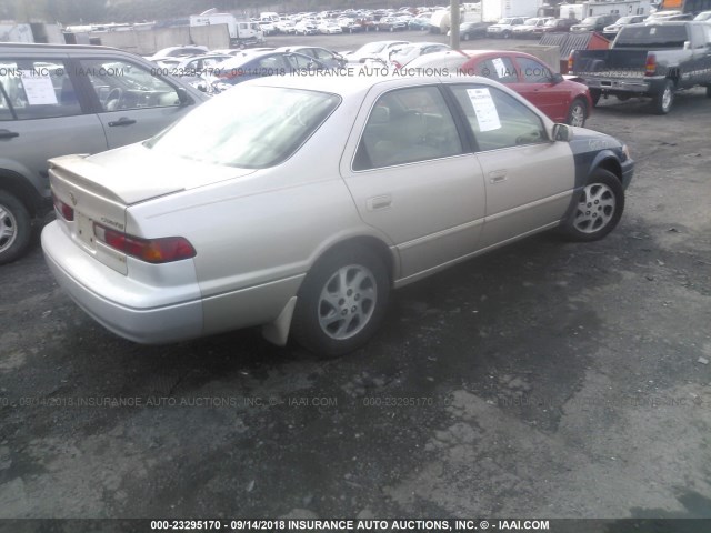 4T1BF28K8XU931305 - 1999 TOYOTA CAMRY LE/XLE GOLD photo 4