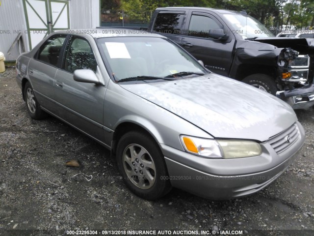 JT2BF22K3W0100225 - 1998 TOYOTA CAMRY CE/LE/XLE 灰色 照片 1