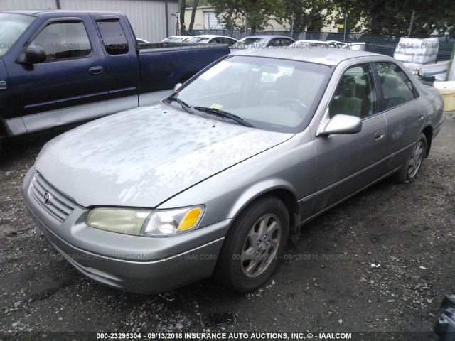 JT2BF22K3W0100225 - 1998 TOYOTA CAMRY CE/LE/XLE 灰色 照片 2