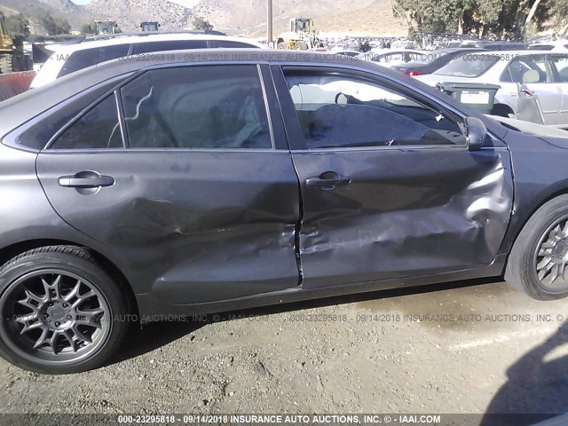4T1BF1FK0HU787098 - 2017 TOYOTA CAMRY LE/XLE/SE/XSE 灰色 照片 6