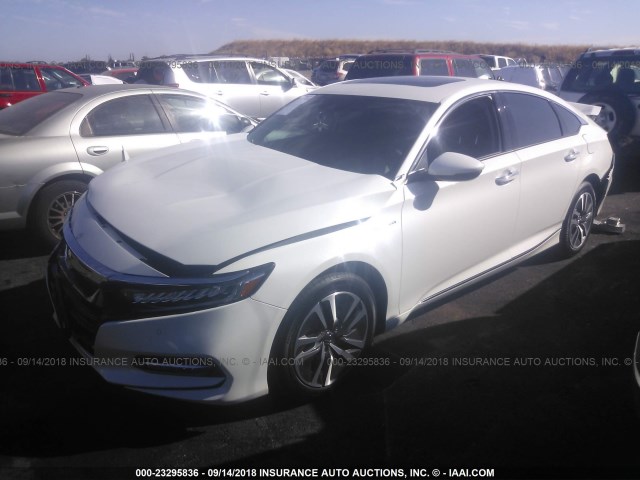 1HGCV3F92JA000486 - 2018 HONDA ACCORD HYBRID/TOURING WHITE photo 2