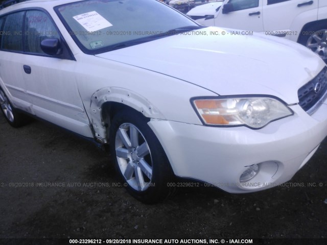 4S4BP61C177319310 - 2007 SUBARU LEGACY OUTBACK 2.5I WHITE photo 6