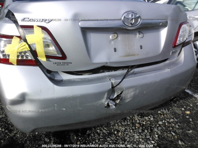 4T1BB3EKXBU130518 - 2011 TOYOTA CAMRY HYBRID SILVER photo 6