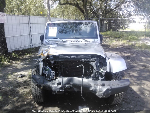 1C4HJWEG2JL922150 - 2018 JEEP WRANGLER UNLIMITED SAHARA ნაცრისფერი ფოტო 6