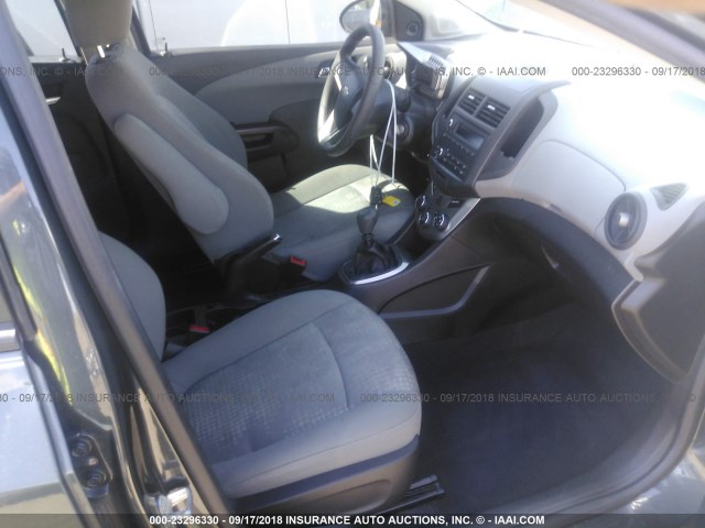 1G1JB5SH6C4204080 - 2012 CHEVROLET SONIC LS 灰色 照片 5