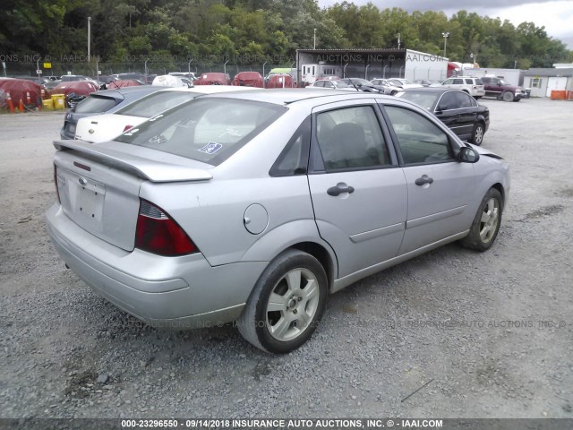 1FAFP34N77W281661 - 2007 FORD FOCUS ZX4/S/SE/SES 银色 照片 4