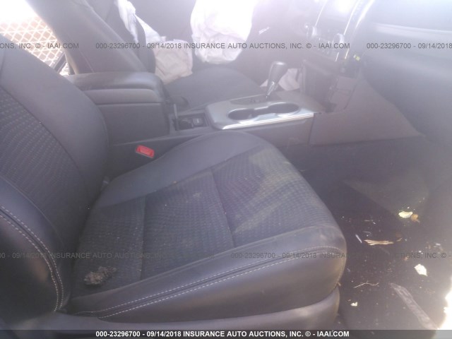 4T1BF1FK8EU435530 - 2014 TOYOTA CAMRY L/SE/LE/XLE Qara foto 5