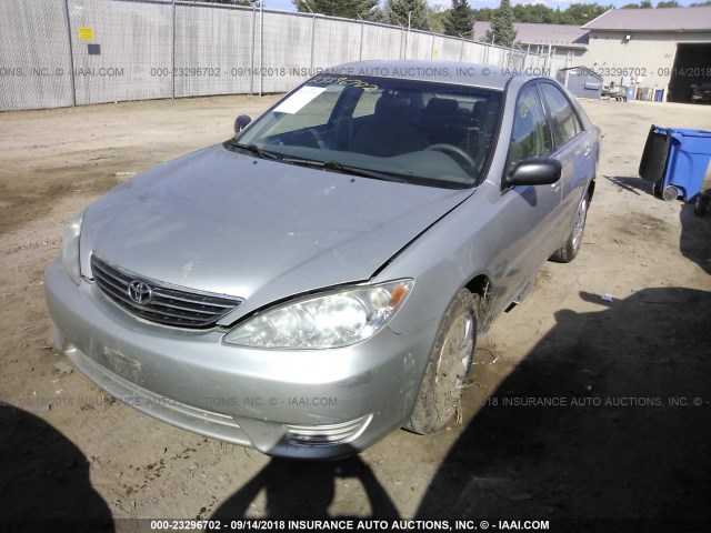 4T1BE32K85U412303 - 2005 TOYOTA CAMRY LE/XLE/SE 银色 照片 2