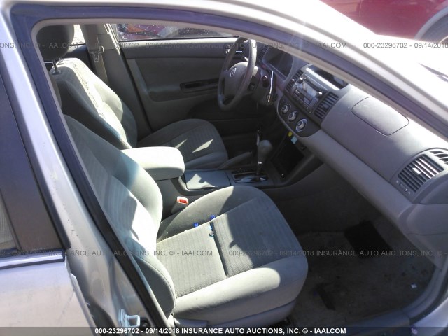4T1BE32K85U412303 - 2005 TOYOTA CAMRY LE/XLE/SE 银色 照片 5