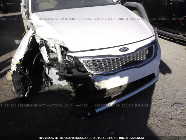 KNAGN4AD5F5091722 - 2015 KIA OPTIMA HYBRID WHITE photo 6