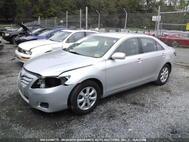 4T4BF3EK0BR190785 - 2011 TOYOTA CAMRY SE/LE/XLE 银色 照片 2
