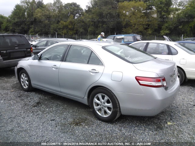 4T4BF3EK0BR190785 - 2011 TOYOTA CAMRY SE/LE/XLE 银色 照片 3