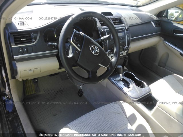 4T1BD1FK8CU054439 - 2012 TOYOTA CAMRY HYBRID/LE/XLE 黑色 照片 5