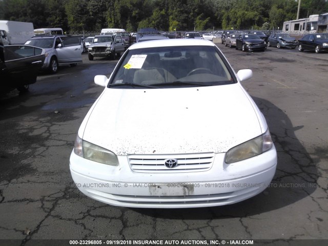 4T1BG22K1XU532628 - 1999 TOYOTA CAMRY CE/LE/XLE 白色 照片 6