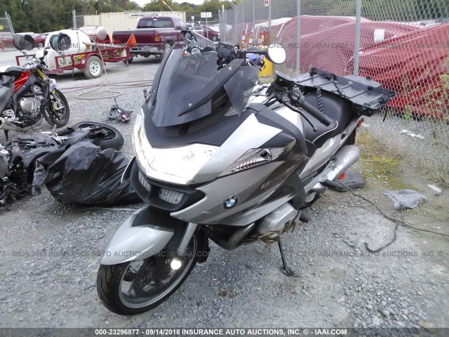 WB1044003CZW20513 - 2012 BMW R1200 RT SILVER photo 2