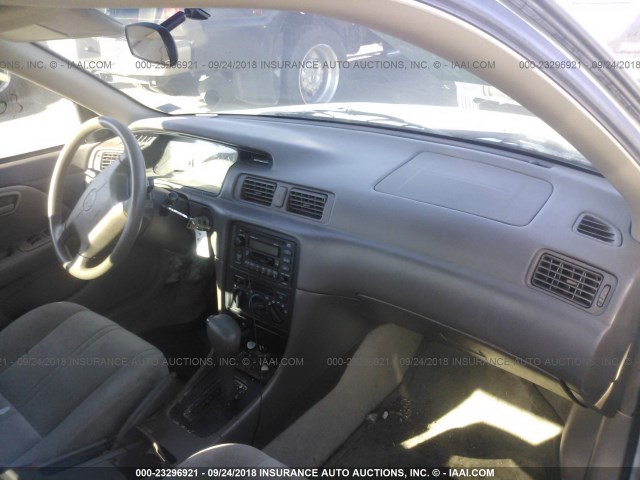 4T1BG22K6XU873541 - 1999 TOYOTA CAMRY CE/LE/XLE 白色 照片 5