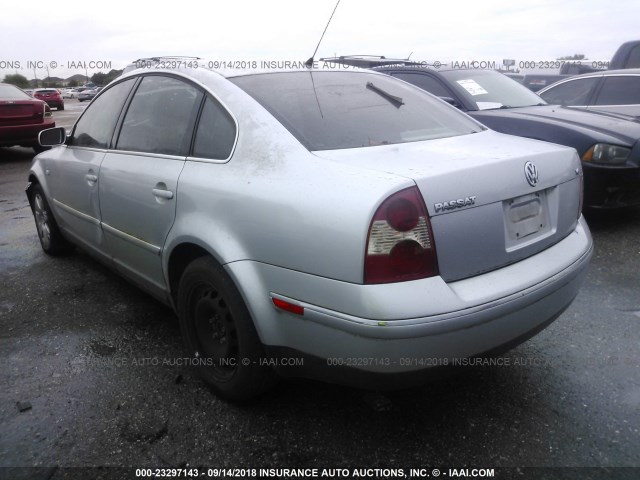 WVWRH63B92P231019 - 2002 VOLKSWAGEN PASSAT GLX SILVER photo 3