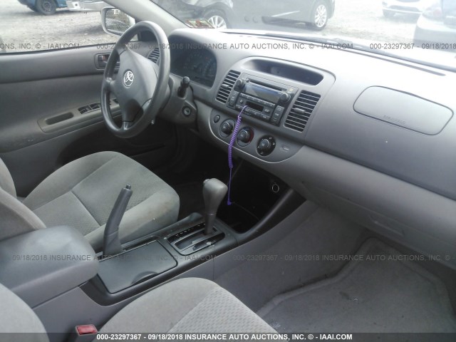 4T1BF32K93U043722 - 2003 TOYOTA CAMRY LE/XLE/SE Күміс фото 5