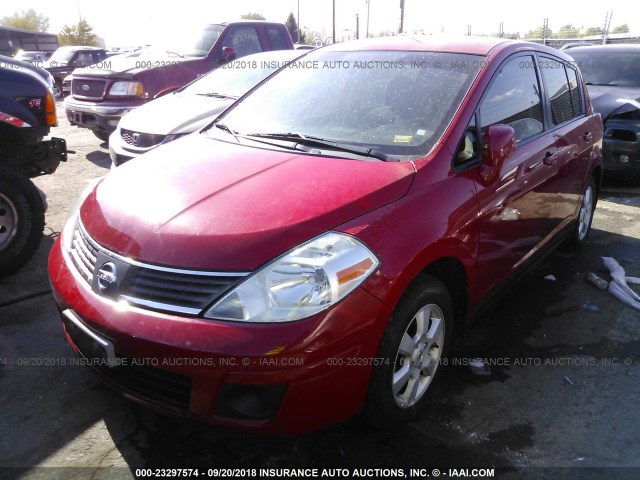 3N1BC13E29L490117 - 2009 NISSAN VERSA S/SL RED photo 2