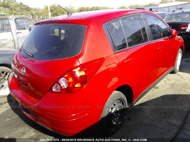 3N1BC13E29L490117 - 2009 NISSAN VERSA S/SL RED photo 4