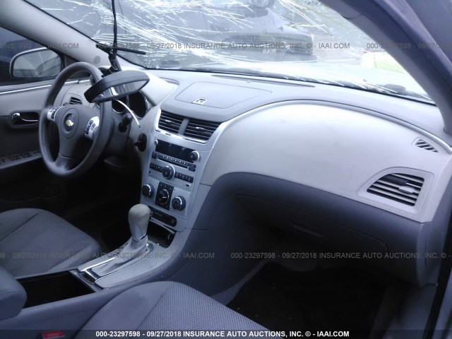 1G1ZC5EU0CF396982 - 2012 CHEVROLET MALIBU 1LT SILVER photo 5