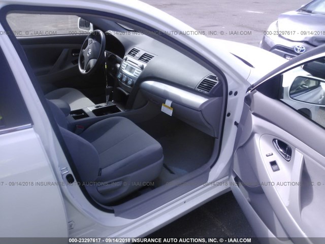 JTNBE46K493170962 - 2009 TOYOTA CAMRY SE/LE/XLE თეთრი ფოტო 5