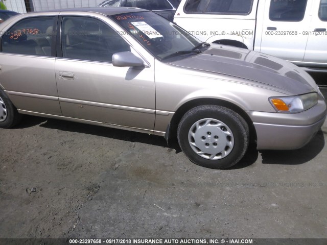 JT2BG22KXW0207723 - 1998 TOYOTA CAMRY CE/LE/XLE 米色 照片 6