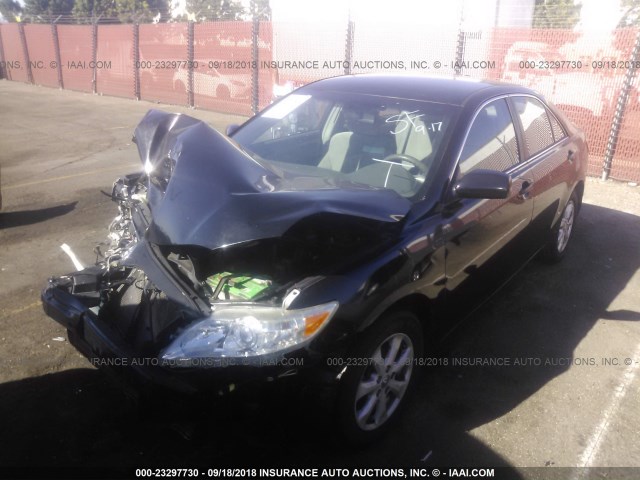 4T1BF3EK0BU225738 - 2011 TOYOTA CAMRY SE/LE/XLE შავი ფოტო 2