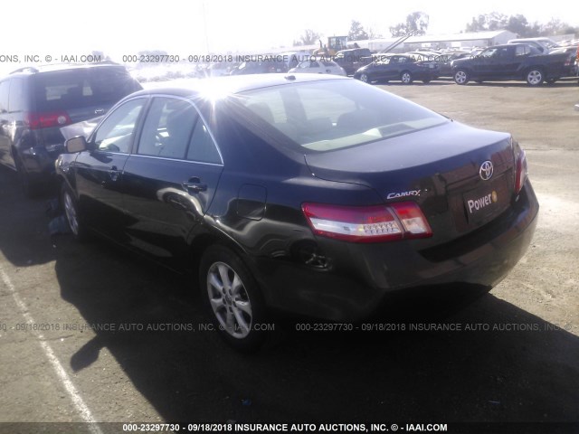4T1BF3EK0BU225738 - 2011 TOYOTA CAMRY SE/LE/XLE შავი ფოტო 3