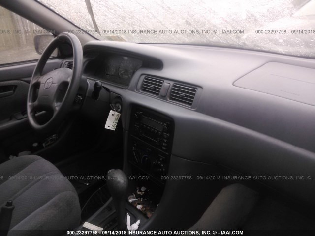 4T1BG28K61U822071 - 2001 TOYOTA CAMRY CE/LE/XLE 灰色 照片 5