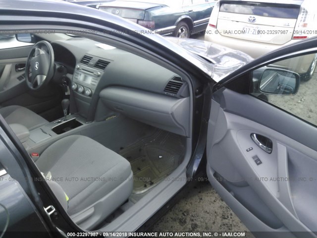 4T1BF3EK7AU526148 - 2010 TOYOTA CAMRY SE/LE/XLE GRAY photo 5