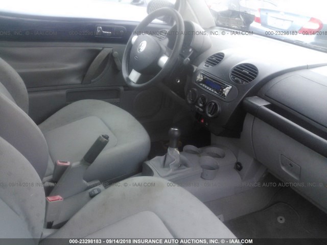 3VWBK21C21M451997 - 2001 VOLKSWAGEN NEW BEETLE GL 蓝色 照片 5