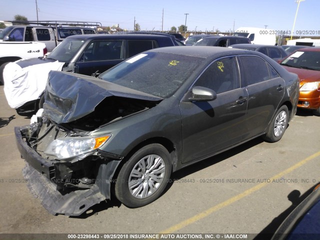 4T4BF1FK3CR263913 - 2012 TOYOTA CAMRY SE/LE/XLE GRAY photo 2