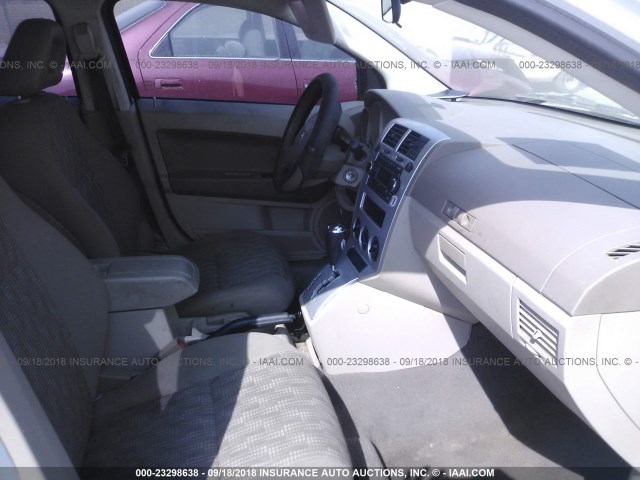 1B3HB28B98D795375 - 2008 DODGE CALIBER WHITE photo 5