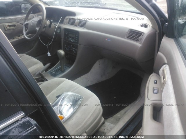 4T1BG22K2XU535103 - 1999 TOYOTA CAMRY CE/LE/XLE შავი ფოტო 5