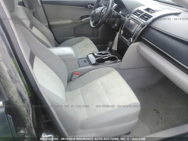 4T1BF1FK3CU073944 - 2012 TOYOTA CAMRY SE/LE/XLE BLACK photo 5