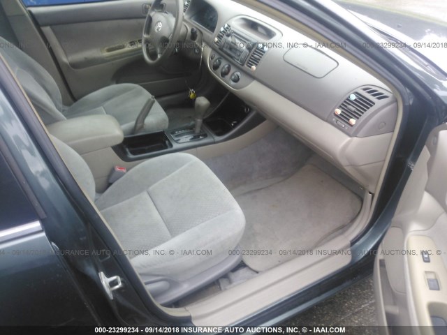 4T1BE32KX3U662168 - 2003 TOYOTA CAMRY LE/XLE/SE Сұр фото 5