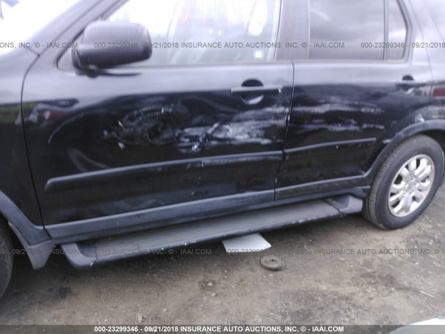 JHLRD78955C001998 - 2005 HONDA CR-V SE/EX BLACK photo 6