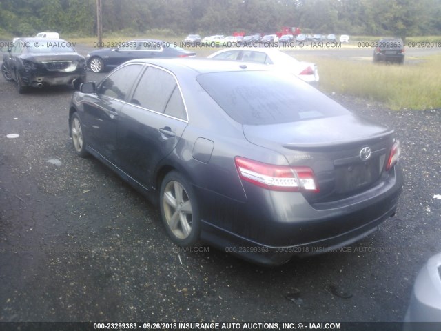 4T1BF3EKXBU663859 - 2011 TOYOTA CAMRY SE/LE/XLE GRAY photo 3