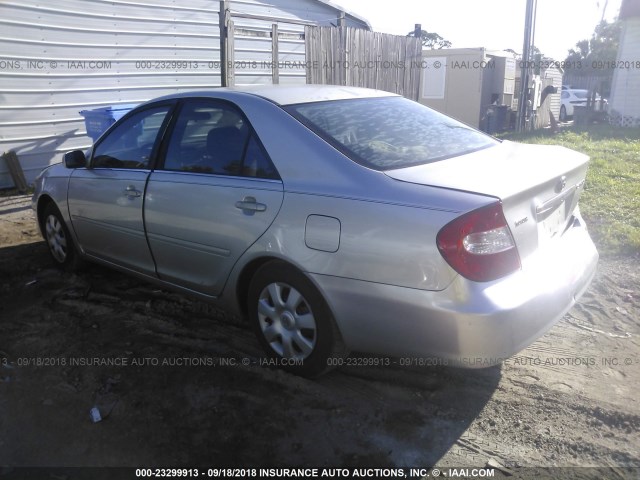 4T1BE32K72U500660 - 2002 TOYOTA CAMRY LE/XLE/SE Күміс фото 3