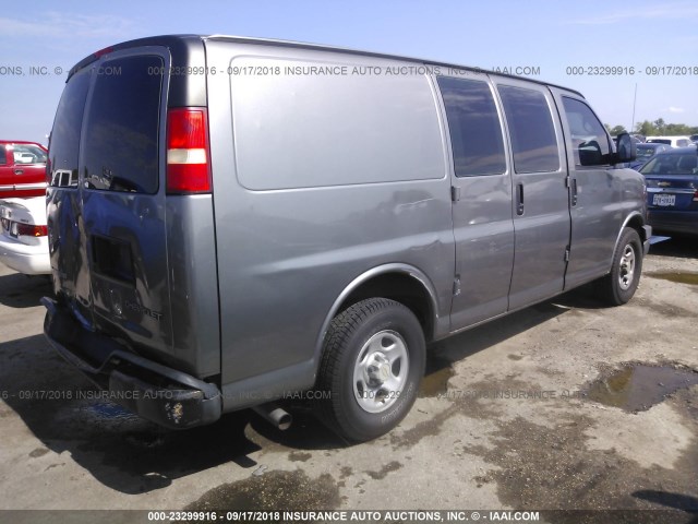 1GCFG15X861153326 - 2006 CHEVROLET EXPRESS G1500  GRAY photo 4