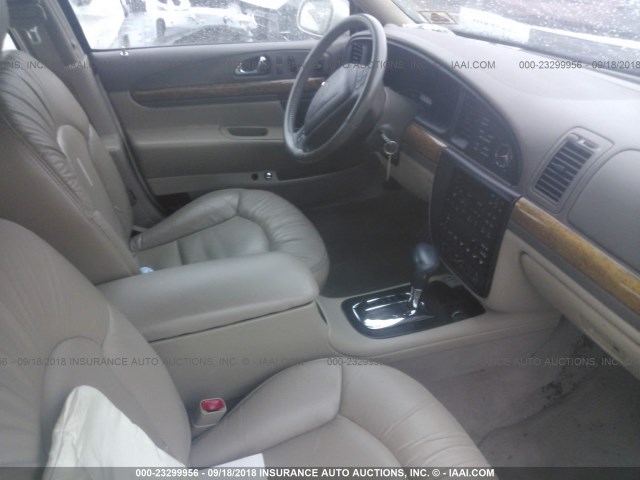 1LNHM97V21Y627083 - 2001 LINCOLN CONTINENTAL  白色 照片 5
