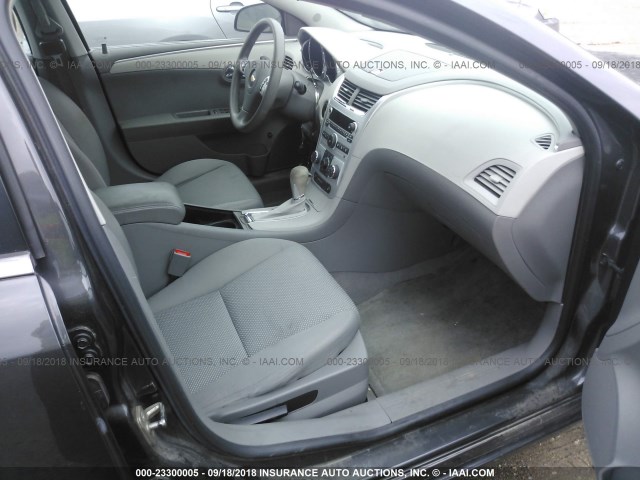 1G1ZB5E04CF305230 - 2012 CHEVROLET MALIBU LS 灰色 照片 5